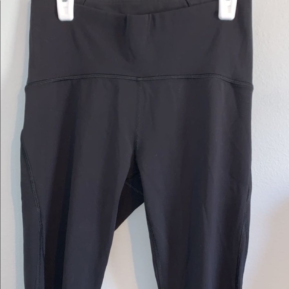 Cropped black lululemon legging - Picture 1 of 5